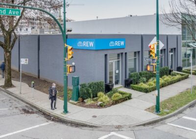 110-122 W 2nd Ave.